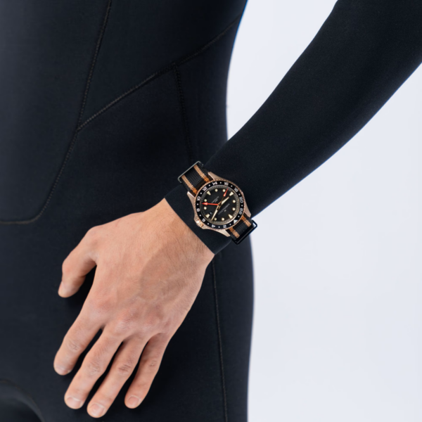 Montre homme Hamilton: Khaki Navy Scuba GMT H82565930 – Image 4