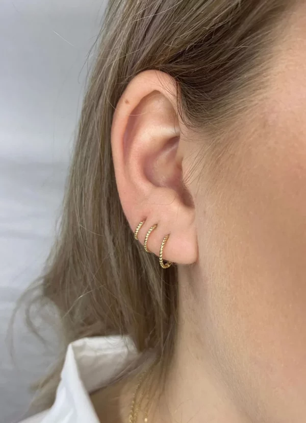 Boucles d'oreilles or Jackie Gold: Twist Créoles JKE20.040 – Image 2
